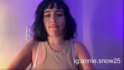Snapshot of annie_snow_ chatting on March 2025 10:26:01 PM JEANNE no olvides seguirme dont forget follow me uu online show from March 2025 10:26:01 PM