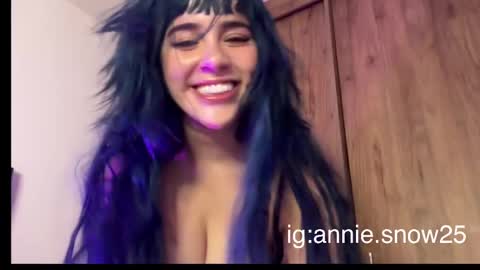 Snapshot of annie_snow_ chatting on March 2025 12:22:01 AM JEANNE no olvides seguirme dont forget follow me uu online show from March 2025 12:22:01 AM
