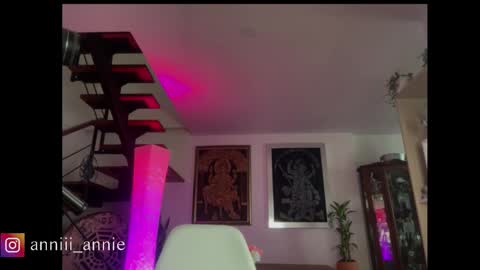 Snapshot of annie_snow_ chatting on September 2025 09:58:01 PM JEANNE no olvides seguirme dont forget follow me uu online show from September 2025 09:58:01 PM