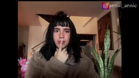 Snapshot of annie_snow_ chatting on September 2025 11:13:02 AM JEANNE no olvides seguirme dont forget follow me uu online show from September 2025 11:13:02 AM
