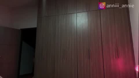 JEANNE no olvides seguirme dont forget follow me  uu online show from December 2025 11:32:02 PM