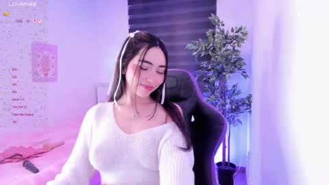 Snapshot of anniebrie chatting on February 2025 08:33:01 AM Cassandra online show from February 2025 08:33:01 AM