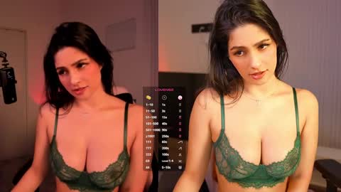 Snapshot of annieguzman_ chatting on February 2025 03:13:02 AM Annie FREE TRIAL IN BIO online show from February 2025 03:13:02 AM