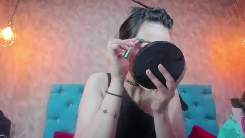 Annie online show from October 2025 06:28:02 PM