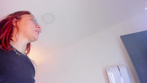 Snapshot of anniemartinezz chatting on December 2024 06:14:01 PM Annie online show from December 2024 06:14:01 PM