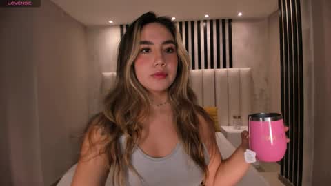 Annie Monroe online show from October 2025 11:44:02 AM