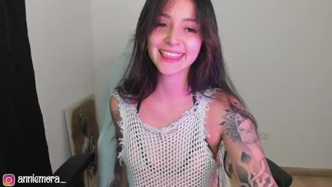 Snapshot of anniemora_ chatting on January 2025 02:39:01 AM Annie online show from January 2025 02:39:01 AM