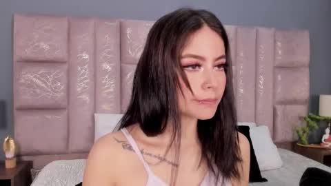 Annie online show from October 2025 11:44:02 AM