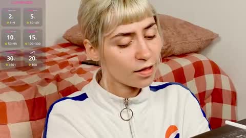 Snapshot of annietinky chatting on September 2025 02:24:02 AM annietinky online show from September 2025 02:24:02 AM