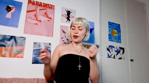 Snapshot of annietinky chatting on November 2025 02:32:01 AM annietinky online show from November 2025 02:32:01 AM