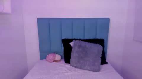 Annie Evans  online show from October 2025 03:07:02 PM