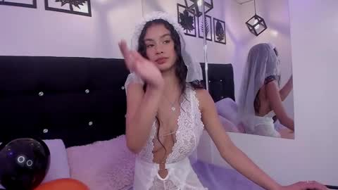 Annie Evans  online show from October 2025 04:35:02 AM