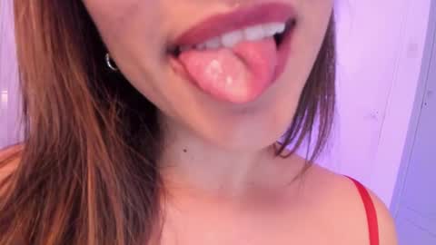 Snapshot of anniiesclub chatting on February 2025 01:52:01 AM Annie Banannie p online show from February 2025 01:52:01 AM