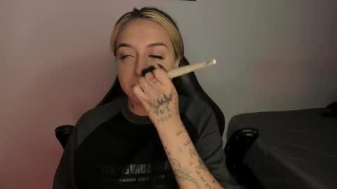 Annika online show from November 2025 03:21:02 AM