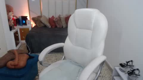 Snapshot of annita_cooper_ chatting on February 2025 11:33:02 PM anna online show from February 2025 11:33:02 PM