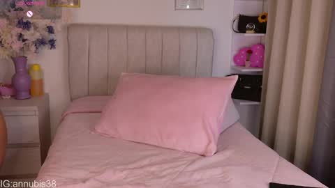 SOFIA INDEPENDENT MODEL online show from May 2026 06:11:01 AM