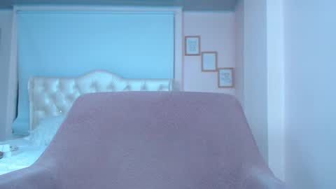 ANNY LOUIS online show from February 2025 05:00:01 AM