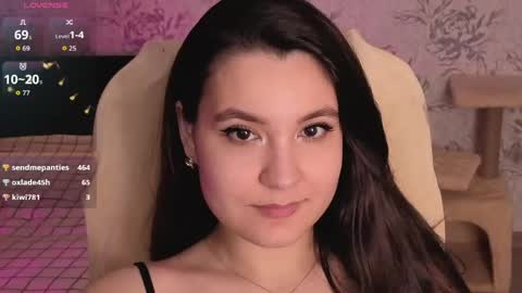 Snapshot of anny_shine chatting on May 2026 11:12:03 PM Annie online show from May 2026 11:12:03 PM