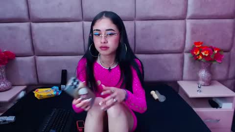 Snapshot of anny_swet chatting on December 2024 04:00:01 PM Anny online show from December 2024 04:00:01 PM