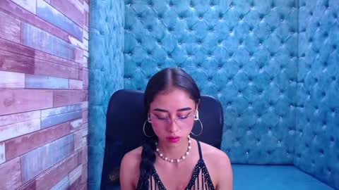 Snapshot of anny_swet chatting on January 2025 07:04:02 PM Anny online show from January 2025 07:04:02 PM