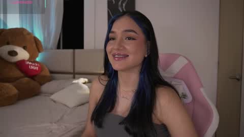Snapshot of annyhizzle chatting on May 2026 03:12:01 AM online show from May 2026 03:12:01 AM
