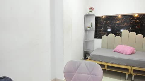 Anny online show from October 2025 07:58:02 PM