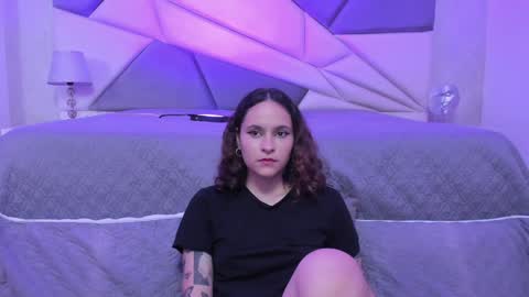 Snapshot of annythomsonn chatting on December 2024 11:47:01 PM AnnyT online show from December 2024 11:47:01 PM