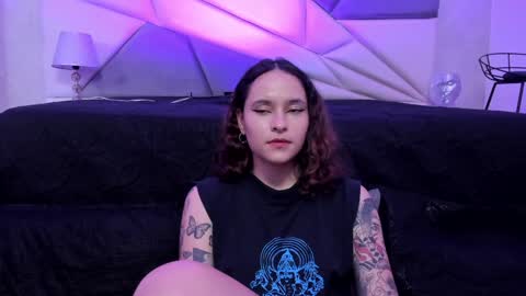 Snapshot of annythomsonn chatting on December 2024 10:05:01 PM AnnyT online show from December 2024 10:05:01 PM