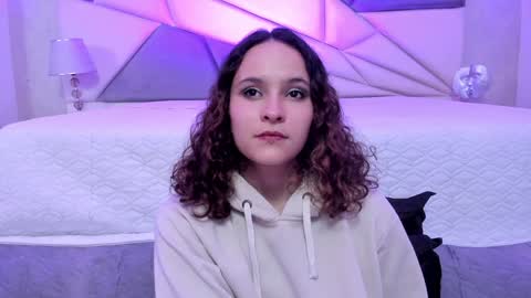Snapshot of annythomsonn chatting on January 2025 12:07:01 AM AnnyT online show from January 2025 12:07:01 AM