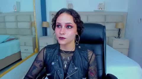 Snapshot of annythomsonn chatting on October 2025 10:09:01 PM AnnyT online show from October 2025 10:09:01 PM