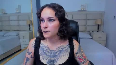 Snapshot of annythomsonn chatting on October 2025 08:53:02 PM AnnyT online show from October 2025 08:53:02 PM