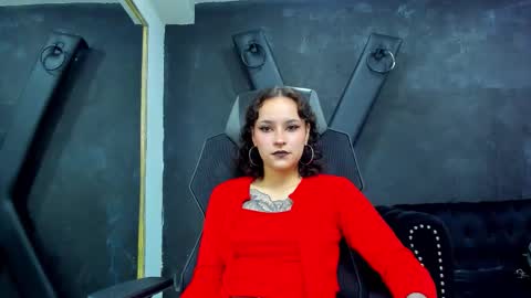 Snapshot of annythomsonn chatting on October 2025 05:57:02 PM AnnyT online show from October 2025 05:57:02 PM