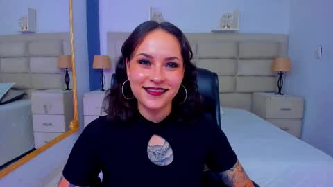 Snapshot of annythomsonn chatting on November 2025 09:26:02 PM AnnyT online show from November 2025 09:26:02 PM