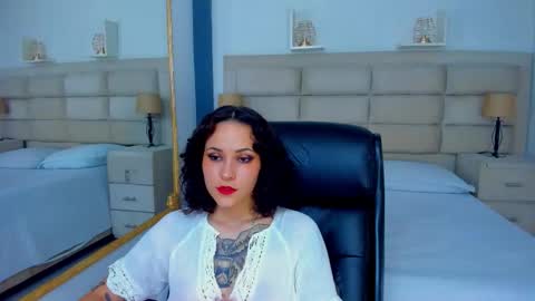 Snapshot of annythomsonn chatting on November 2025 09:47:01 PM AnnyT online show from November 2025 09:47:01 PM