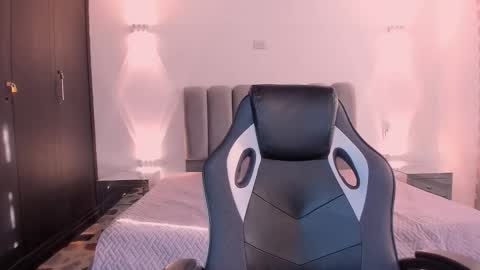 Snapshot of annythomsonn chatting on December 2025 09:30:01 PM AnnyT online show from December 2025 09:30:01 PM