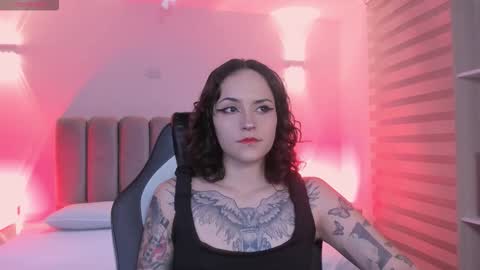 Snapshot of annythomsonn chatting on December 2025 11:43:02 PM AnnyT online show from December 2025 11:43:02 PM