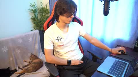 Anthony Buitrago Independent model online show from January 2025 03:27:01 PM