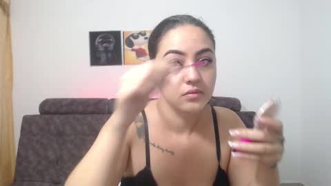 Anthonela Queen online show from March 2025 12:00:01 PM