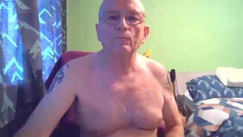 Snapshot of antmatt2025 chatting on October 2025 03:42:01 PM antmatt2025 online show from October 2025 03:42:01 PM