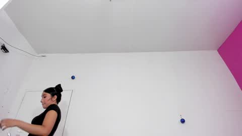 Snapshot of antonella_bonnet_ chatting on December 2024 07:21:01 PM ANTONELLA online show from December 2024 07:21:01 PM