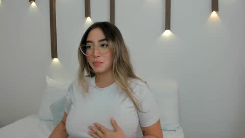 Snapshot of antonella_cutie_ chatting on January 2025 03:09:01 PM A N T O N E L L A online show from January 2025 03:09:01 PM