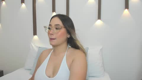 Snapshot of antonella_cutie_ chatting on February 2025 12:05:02 PM A N T O N E L L A online show from February 2025 12:05:02 PM