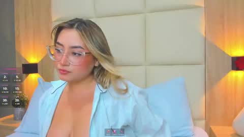 Snapshot of antonella_cutie_ chatting on September 2025 12:43:02 PM A N T O N E L L A online show from September 2025 12:43:02 PM