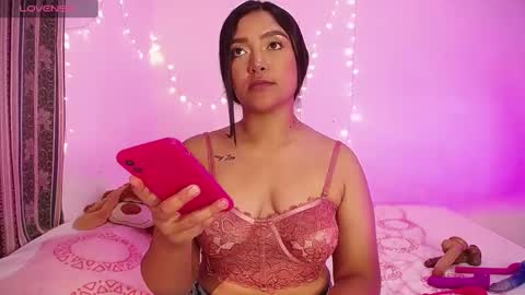 Snapshot of antonella_latin_curvy chatting on January 2025 03:44:02 AM Anne online show from January 2025 03:44:02 AM
