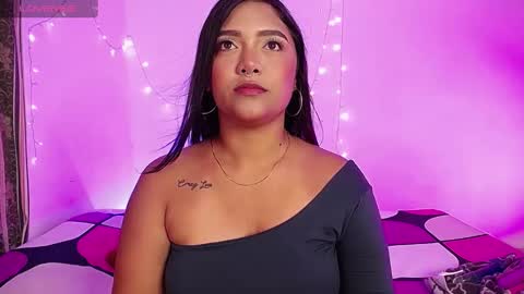 Snapshot of antonella_latin_curvy chatting on February 2025 12:43:01 AM Anne online show from February 2025 12:43:01 AM