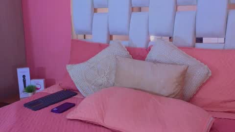 Snapshot of antonellaa_hanks chatting on January 2025 04:39:01 PM online show from January 2025 04:39:01 PM