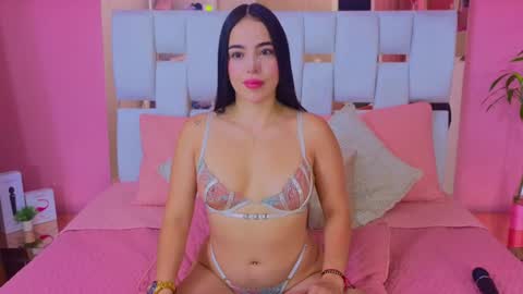 Snapshot of antonellaa_hanks chatting on January 2025 10:18:02 AM online show from January 2025 10:18:02 AM