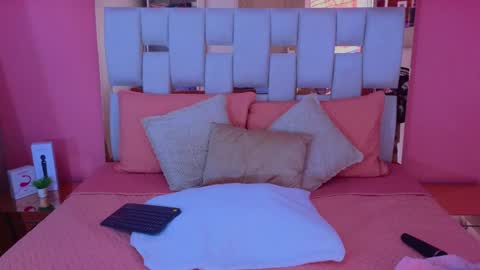 Snapshot of antonellaa_hanks chatting on January 2025 01:27:01 PM online show from January 2025 01:27:01 PM