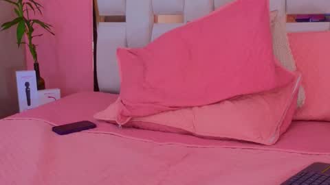 Snapshot of antonellaa_hanks chatting on February 2025 04:17:02 PM online show from February 2025 04:17:02 PM