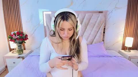 My name is Andrea  thumb up me please its important online show from February 2026 08:16:02 PM